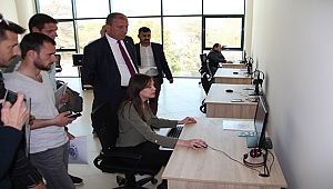 Başkan Işık; Dijital Kütüphane'yi yerel gazetecilere tanıttı