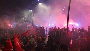 Biga'da EVET'in Sonuçları Coşkuyla Kutlandı