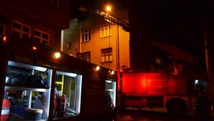 Biga'da bir evin çatısı yandı