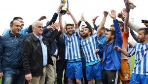 Bigaspor şampiyonluk kupasını kendi sahasında aldı