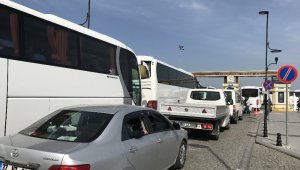 Çanakkale'de araç kuyruğu