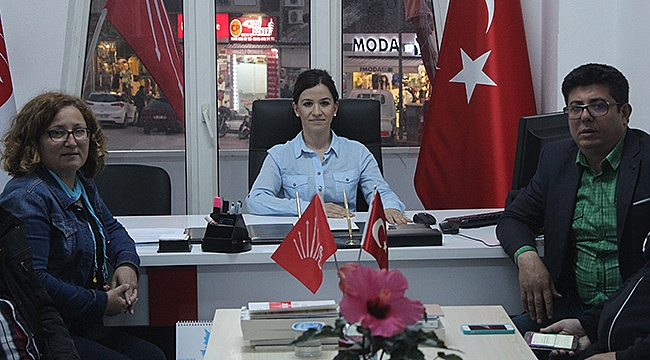 CHP Çan İlçe Başkanı Av. Ümran AYDIN, CHP Çan İlçe Binası'nda 16 Nisan Referandumuna ilişkin basın açıklaması düzenledi.