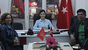 CHP Çan İlçe Başkanı Av. Ümran AYDIN, CHP Çan İlçe Binası'nda 16 Nisan Referandumuna ilişkin basın açıklaması düzenledi.