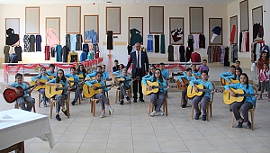 Cumhuriyet Bilgi Evi'nde kursiyerlere belgeler verildi