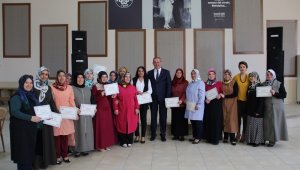 Dikiş kursunu tamamlayanlara belgeleri verildi