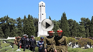 Fransız ve Helles anıtlarında anma töreni