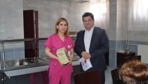 Gelibolu Devlet Hastanesinde kitap hediyeleşme etkinliği