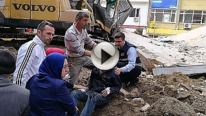 Kültür Sarayı duvarı iş makinesinin üzerine devrildi: 1 yaralı