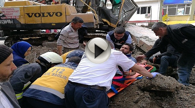 Kültür Sarayı duvarı iş makinesinin üzerine devrildi.. İŞTE O ANLAR...