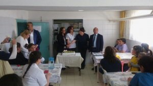 Lapseki'de Ebeler Haftası ve Laboratuvar Teknisyenleri Günü kutlaması