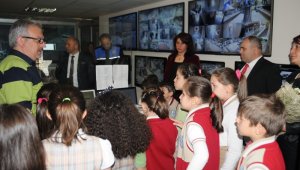 Öğrencilerden polislere anlamlı ziyaret