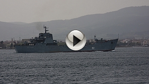 Rus çıkarma gemisi boğazdan geçti