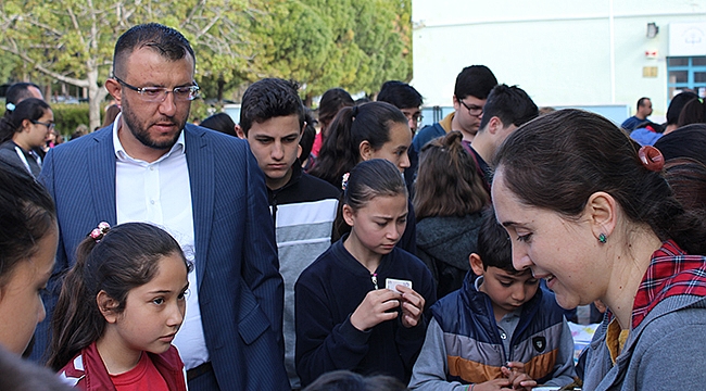 Sami Yavaş Turizm haftası kapsamında Umurbey İlkokulu Müdürlüğü ve okul aile birliğinin düzenlediği kermese katıldı.