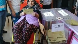 Umurbey Belediyesi vatandaşları sandığa taşıdı