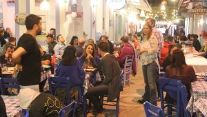 Vatandaşlar Bozcaada'ya akın etti