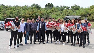 Başkan Işık'tan karanfil sürprizi