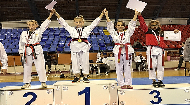Çanakkaleli Taekwondocu İrem Dinç okullar arası Taekwondo şampiyonasında altın madalya aldı