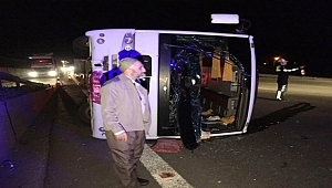 Geziye Giden Midibüs Devrildi 23 Yaralı