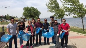 Kepezli gençlerden sahil temizliği