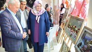 Lapseki'de sergi açılışları