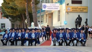 Mehmet Akif Ersoy Anadolu Lisesinde mezuniyet