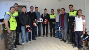 Motosiklet sürücülerine kast dağıtıldı