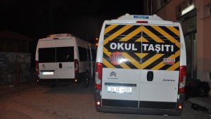 Okul taşıtıyla göçmen kaçırırken yakalandılar
