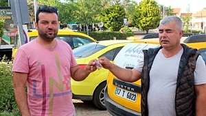 Taksiciden örnek davranış...