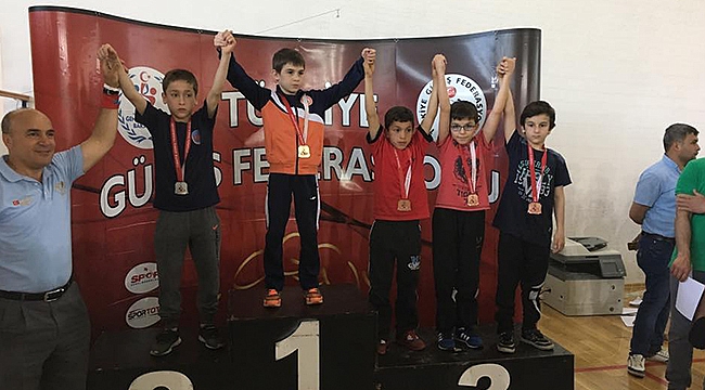 Umurbey Belediyesi Hem Yağlı Güreş Hem de Minderde Adından Söz Ettirmeye Devam Ediyor