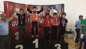 Umurbey'li güreşçilerden büyük başarı