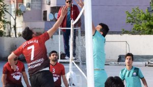 Voleybol turnuvasında şampiyon Lapseki Belediyesi oldu