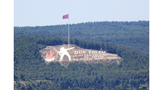'Dur Yolcu' simgesindeki Türk Bayrağı 13 metre daha yükseltildi