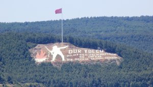 'Dur Yolcu' simgesindeki Türk Bayrağı 13 metre daha yükseltildi