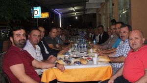 AK Partililer sahur sofrasında buluştu