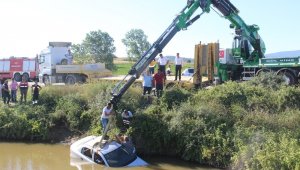 Ameliyatlı hasta gölete uçan araçta kurtarılmayı bekledi