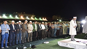 Başkan KUZU Önce Diyanet Görevlileri İle İftarda Sonra Çanlılar İle Aynı Safta...