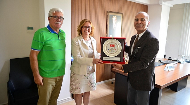 Çanakkale Belediyesine Üniversite Sporları Federasyonu'ndan Plaket