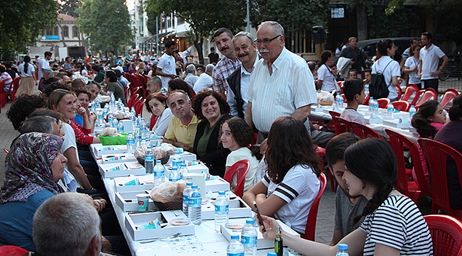 Cevatpaşa Mahalle sakinleri iftarda buluştu