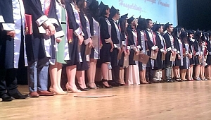 ÇOMÜ Mezuniyetinde Topuklu Ayakkabı Yasaklandı!!!