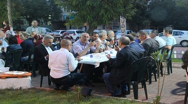 Cumhuriyet Halk Partisi Çan İlçe Teşkilatı ,İbrahim Bodur Caddesinde 1000 kişilik İftar yemeği düzenledi.