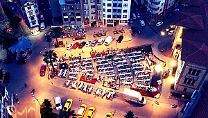 Cumhuriyet Meydanı'nda iftar sofrası