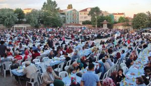 Hacı İbrahim Bodur anısına verilen iftar yemeğine 13 bin kişi katıldı