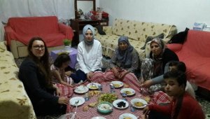 Karadağ'dan çat kapı ziyaretler