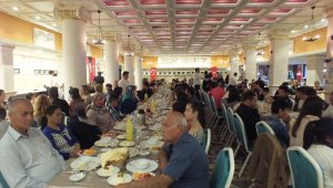 Koruyucu aileler iftar yemeğinde buluştu