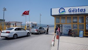 Lapseki ve Çardak iskelesinde uzun araç kuyrukları oluştu