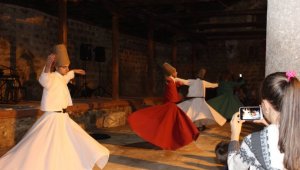Tarihi Han'da semazen gösterisi