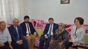 Vali Tavlı'dan şehit ailelerine ziyaret