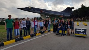 60 çocuk 6'ıncı Ana Jet Üstünde F-16 simülasyonuyla deneyim yaşadı