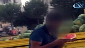 Bonzai Kullanan Gencin İbretlik Hali... Ayılması İçin Karpuz Yedirdiler!