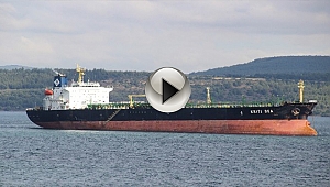 Çanakkale Boğazı'nda gemi karaya oturdu